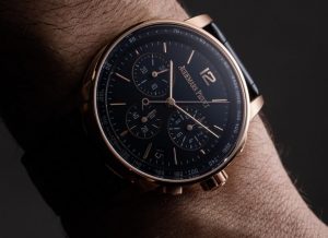 Montres de reproduction pour toujours ont l'air délicates.